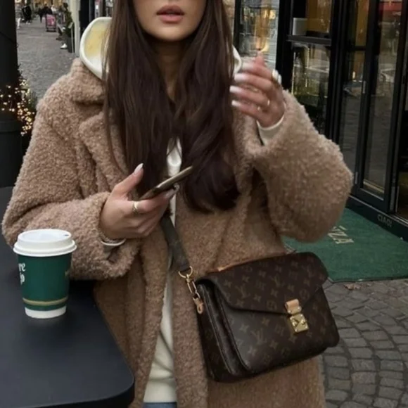 Authenticated LV LOUIS VUITTON Monogram Pochette Metis in GREAT CONDITION - Picture 4 of 16